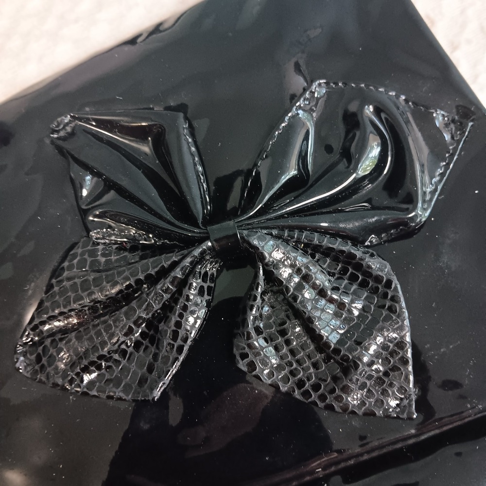 Noble Handbags Inc. VTG  Genuine Patent Leather Glam Rock Big Bow Cross Body Bag